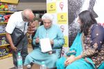 Javed Akhtar At The Launch Of Author Sonal Sonkavde 2nd Book _SO WHAT_ on 10th June 2019 (6)_5d02403303726.jpg