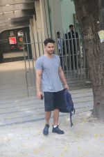 Kunal Khemu spotted at gym in bandra on 10th June 2019 (5)_5d023278de969.JPG