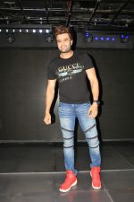Manish Paul at Mika singh_s birthday party in Sincity andheri on 12th June 2019 (8)_5d025817acc41.JPG