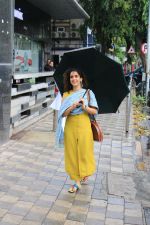 Sanya Malhotra, Vikrant Massey spotted at juhu on 12th June 2019 (14)_5d025a6c26001.JPG