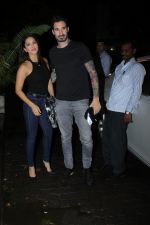 Sunny Leone & husband spotted at bayroute in juhu on 10th June 2019 (10)_5d02319e07977.JPG