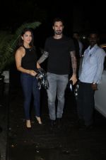 Sunny Leone & husband spotted at bayroute in juhu on 10th June 2019 (6)_5d023193b1bb7.JPG