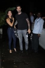 Sunny Leone & husband spotted at bayroute in juhu on 10th June 2019 (9)_5d02319b436f8.JPG