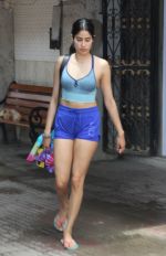 Janhvi Kapoor spotted at gym in bandra on 13th June 2019 (10)_5d033e9b2de2a.jpg