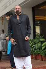 Sanjay Dutt spotted at Anand Pandit_s house in juhu on 13th June 2019 (11)_5d033ee0155b6.JPG