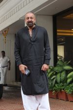 Sanjay Dutt spotted at Anand Pandit_s house in juhu on 13th June 2019 (15)_5d033eeac91e2.JPG