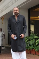 Sanjay Dutt spotted at Anand Pandit_s house in juhu on 13th June 2019 (16)_5d033ef1e1bc6.JPG