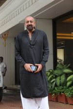 Sanjay Dutt spotted at Anand Pandit_s house in juhu on 13th June 2019 (17)_5d033ef47632f.JPG