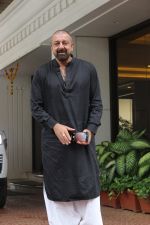 Sanjay Dutt spotted at Anand Pandit_s house in juhu on 13th June 2019 (18)_5d033ef6e8ee7.JPG