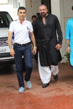 Sanjay Dutt spotted at Anand Pandit_s house in juhu on 13th June 2019 (2)_5d033ec56f5c1.JPG