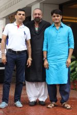 Sanjay Dutt spotted at Anand Pandit_s house in juhu on 13th June 2019 (8)_5d033ed7e5e35.JPG