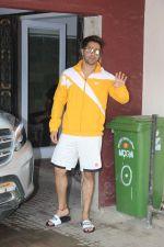 Varun Dhawan spotted at gym in bandra on 13th June 2019 (2)_5d033ed87c2d7.jpg