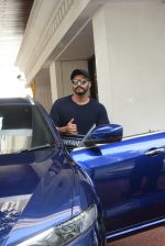 Arjun Kapoor spotted at Anand Pandit_s house in juhu on 15th June 2019 (71)_5d0743de8820b.JPG