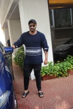 Arjun Kapoor spotted at Anand Pandit_s house in juhu on 15th June 2019 (80)_5d07440631ceb.JPG