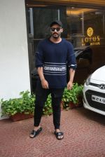 Arjun Kapoor spotted at Anand Pandit_s house in juhu on 15th June 2019 (85)_5d0744219cb9c.JPG