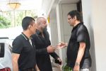 Sanjay Dutt spotted at Anand Pandit_s house in juhu on 15th June 2019 (26)_5d074416d3a6f.JPG