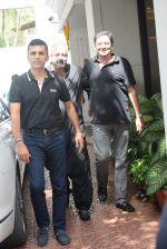 Sanjay Dutt spotted at Anand Pandit_s house in juhu on 15th June 2019 (33)_5d074444b4ef4.JPG