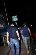 Sooraj Pancholi with friends spotted at bandra on 17th June 2019 (13)_5d08981dc0266.JPG