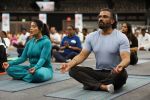 Sunil Shetty at world yoga day in NSCI worli on 21st June 2019 (11)_5d0de799a42b9.jpg