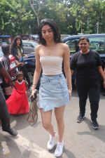 Khushi Kapoor spotted at Bastian in bandra on 23rd June 2019 (50)_5d1072eb83133.JPG