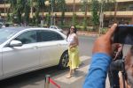 Kiara Advani spotted at Bastian in bandra on 23rd June 2019 (34)_5d1072e523b0c.JPG