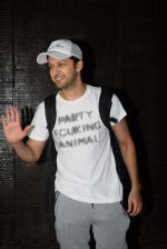 Vatsal Seth spotted at gym in juhu on 25th June 2019 (8)_5d1316aec8ca8.JPG