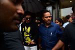 Allu Arjun spotted at Bastian bandra on 30th June 2019 (30)_5d19b740a198b.jpg