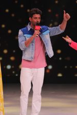 Hrithik Roshan on the sets of colors Dance Deewane in filmcity on 2nd July 2019 (14)_5d1c503f12d5f.jpg