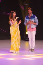 Hrithik Roshan, Madhuri Dixit on the sets of colors Dance Deewane in filmcity on 2nd July 2019 (55)_5d1c505b53e69.jpg