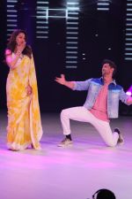 Hrithik Roshan, Madhuri Dixit on the sets of colors Dance Deewane in filmcity on 2nd July 2019 (70)_5d1c50ad71d2f.jpg