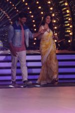 Hrithik Roshan, Madhuri Dixit on the sets of colors Dance Deewane in filmcity on 2nd July 2019 (72)_5d1c50af038e0.jpg