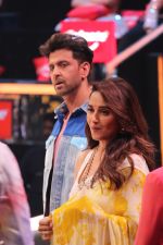 Hrithik Roshan, Madhuri Dixit on the sets of colors Dance Deewane in filmcity on 2nd July 2019 (82)_5d1c506ddc013.jpg