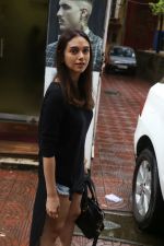 Aditi Rao Hydari, Ishaan Khattar spotted at Bandra on 4th July 2019 (3)_5d1eeff912766.jpg