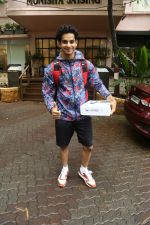 Ishaan Khattar spotted at Bandra on 4th July 2019 (4)_5d1ef01c3be22.jpg