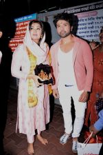 Himesh Reshammiya with wife spotted at Sidhivinayak temple on 24th July 2019 (3)_5d3aa7b87be7c.jpeg