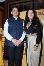 CM Devendra Fadnavis with wife Amruta Fadnavis at the red carpet of NBT Utsav Awards 2019 (11)_5d3ea67c51537.jpg