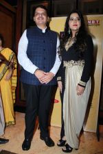 CM Devendra Fadnavis with wife Amruta Fadnavis at the red carpet of NBT Utsav Awards 2019 (20)_5d3ea69c13183.jpg
