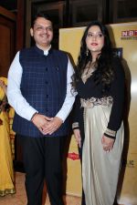 CM Devendra Fadnavis with wife Amruta Fadnavis at the red carpet of NBT Utsav Awards 2019 (5)_5d3ea6723aed1.jpg