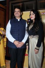 CM Devendra Fadnavis with wife Amruta Fadnavis at the red carpet of NBT Utsav Awards 2019 (8)_5d3ea6774f8bf.jpg
