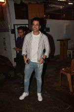 Tusshar Kapoor spotted at izumi in bandra on 31st July 2019 (16)_5d4294293c52a.jpg