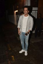 Tusshar Kapoor spotted at izumi in bandra on 31st July 2019 (19)_5d42942d9c851.jpg