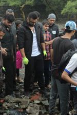 Arjun Kapoor will be flagging off the 2nd edition of the Beach clean up drive at Carter Road in Mumbai on Sunday on 4th Aug 2019 (13)_5d47d52936725.jpg