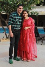 Akshay Kumar & Vidya Balan at the media interactions for film Mission Mangal at Sun n Sand on 18th Aug 2019 (12)_5d5ba54fdd08e.jpg