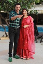 Akshay Kumar & Vidya Balan at the media interactions for film Mission Mangal at Sun n Sand on 18th Aug 2019 (17)_5d5ba71097c8b.jpg