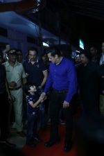 Salman Khan at the 25years celebration of Hum Apke hai Kaun at liberty cinema on 10th Aug 2019 (10)_5d5b9a22bc6b9.jpg