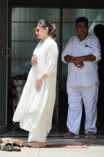 Alka Yagnik at the funeral of Mohammed Zahur Khayyam on 20th Aug 2019 (37)_5d5cf50300da6.jpg