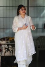 Alka Yagnik at the funeral of Mohammed Zahur Khayyam on 20th Aug 2019 (40)_5d5cf50f274f4.jpg