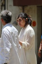 Alka Yagnik at the funeral of Mohammed Zahur Khayyam on 20th Aug 2019 (52)_5d5cf5212b6e0.jpg