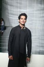 Ishaan Khattar walk the ramp for Manish Malhotra_s show at Lakme Fashion Week in mumbai on 20th Aug 2019 (94)_5d5cf6f63ef96.jpg