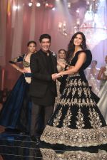 Katrina Kaif walk the ramp for Manish Malhotra_s show at Lakme Fashion Week in mumbai on 20th Aug 2019 (4)_5d5cf70b9b3d5.jpg